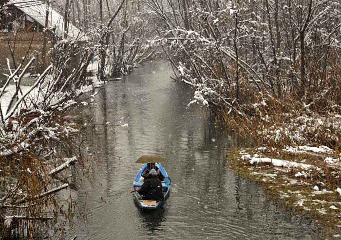 J&K Snowfall, JK snowfall, Jammu and Kashmir snowfall, snowfall in kashmir, kashmir snowfall, snowing kashmir, jammu and kashmir, snowfall in J&K, J&K snowfall