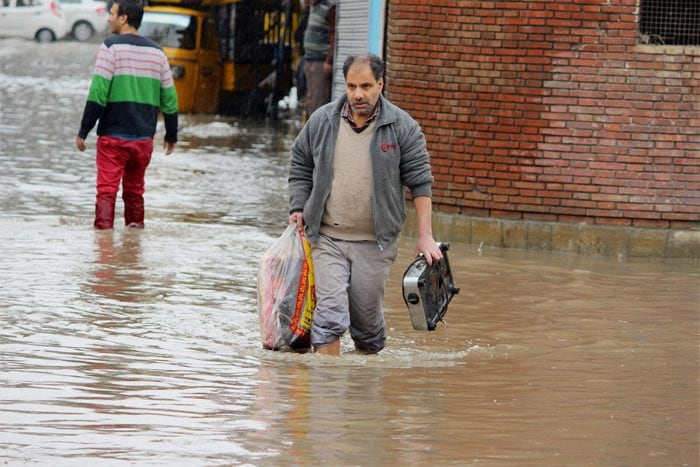 Kashmir flood, Jammu flood, Flashflood in Kashmir, Kashmir weather, Jammu weather, Jhelum river, Flood in Kashmir, Valley flood, Indian Army, flood relief, J&K govt, Jammu and Kashmir, J&K news, India news, National news, top stories
