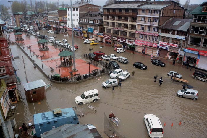 Kashmir flood, Jammu flood, Flashflood in Kashmir, Kashmir weather, Jammu weather, Jhelum river, Flood in Kashmir, Valley flood, Indian Army, flood relief, J&K govt, Jammu and Kashmir, J&K news, India news, National news, top stories