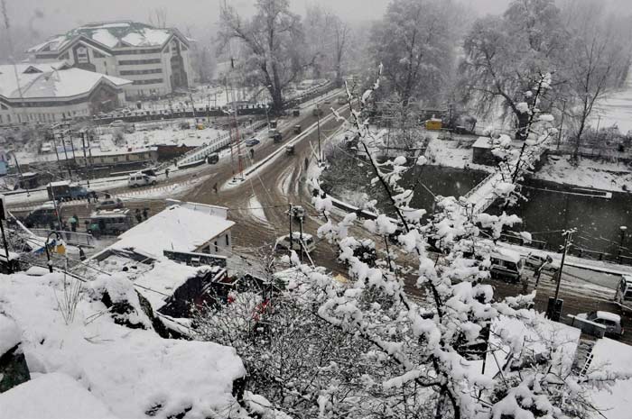 J&K Snowfall, JK snowfall, Jammu and Kashmir snowfall, snowfall in kashmir, kashmir snowfall, snowing kashmir, jammu and kashmir, snowfall in J&K, J&K snowfall