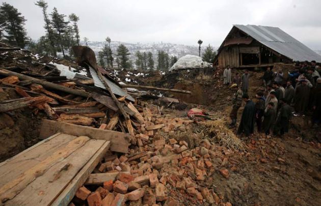 Kashmir floods: Many feared dead, normal life hit in landslide and ...