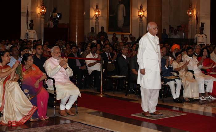 Lal Krishna Advani, Advani Padma award, Advani Padma Vibhushan, Padma awards, Padma awards 2015, Bharat Ratna awards, Padma Shri,LK Advani, Advani, President of India, Pranab Mukherjee, PM Modi, 2015 Padma awards, Padma award photo, Padma bhushan, PAdma Bibhusan, India news, top stories