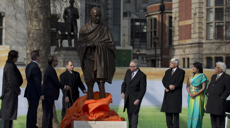 London Gandhi Statue, Amitabh Bachchan, Mahatma Gandhi, London Mahatma Gandhi statue, Gandhi Bronze Statue, Arun Jaitley, David Cameron, UK PM, Gopal Krishna Gandhi
