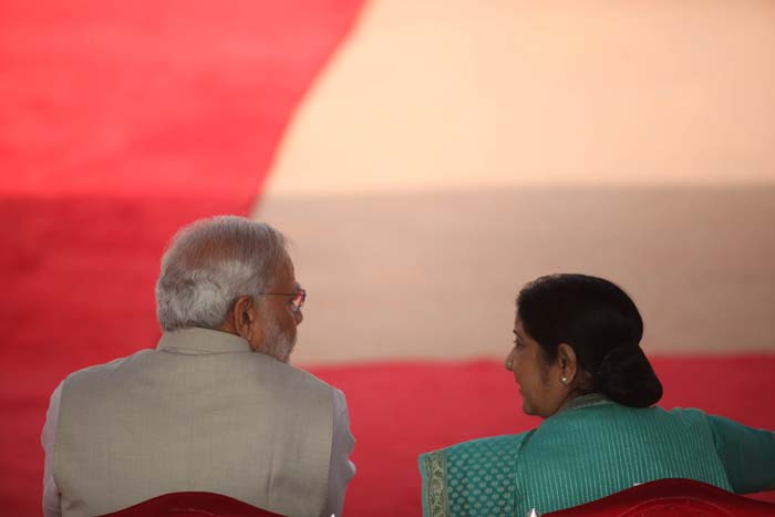 Qatar, Emir Sheikh Tamim Bin Hamad, India, Ceremonial reception, Rashtrapati Bhavan, New Delhi, Express Photo, Narendra Modi, Prime Minister Narendra Modi, PM Modi, Sushma Swaraj, Sushma, External Affairs Minister, External Affairs Ministry, India news, Nation news, Qatar news, News