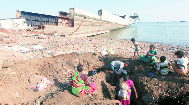 Treasure Hunt: Slum-dwellers near Darukhana ship-breaking yard in Reay Road area look for copper scrap material of INS Vikrant. (Source: Express photo by Kevin D’Souza)