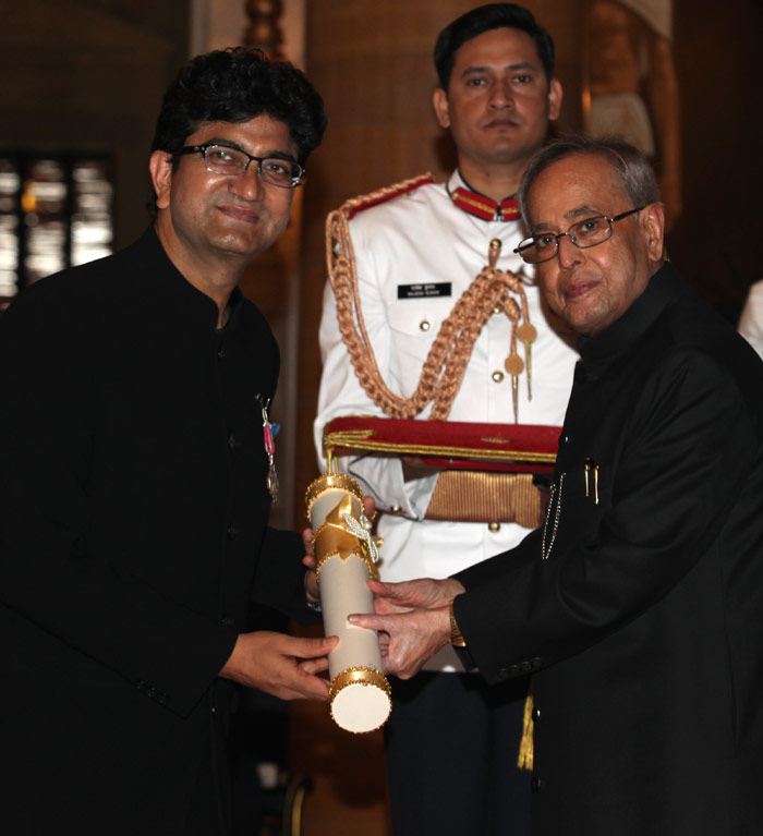 Prasoon Joshi, PV Sindhu, Padma awards, Padma awards 2015, Bharat Ratna awards, Padma Shri,LK Advani, Advani, President of India, Pranab Mukherjee, PM Modi, 2015 Padma awards, Padma award photo, Padma bhushan, PAdma Bibhusan, India news, top stories