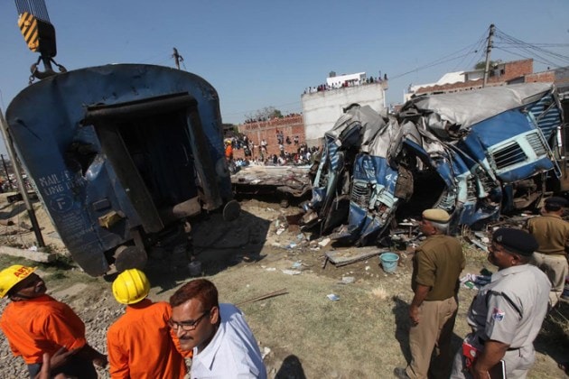 Train accident, Dehradun-Varanasi Janta Express, Bachrawan Railway Station, train derail