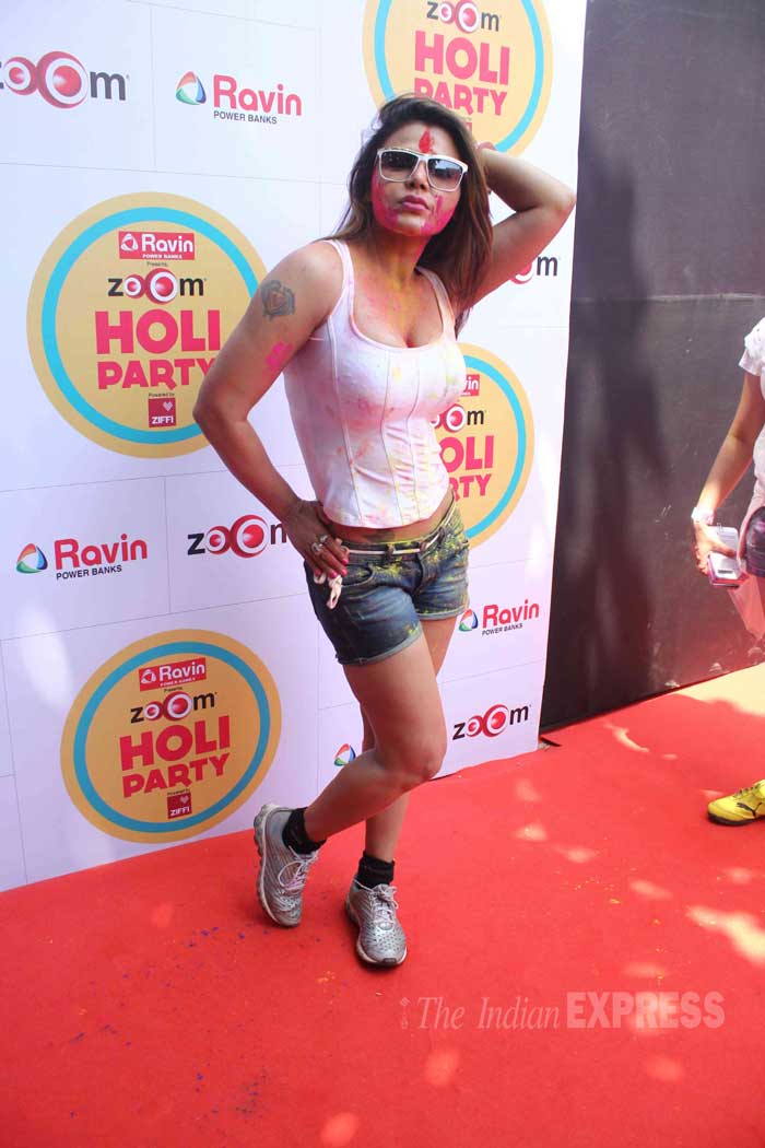 holi, sunny leone, sunny leone holi, poonam pandey, ravi dubey, rithvik dhanjani, sargun mehta, asha negi, deepshikha, sreejita dey, payal rohatgi, rakhi sawant