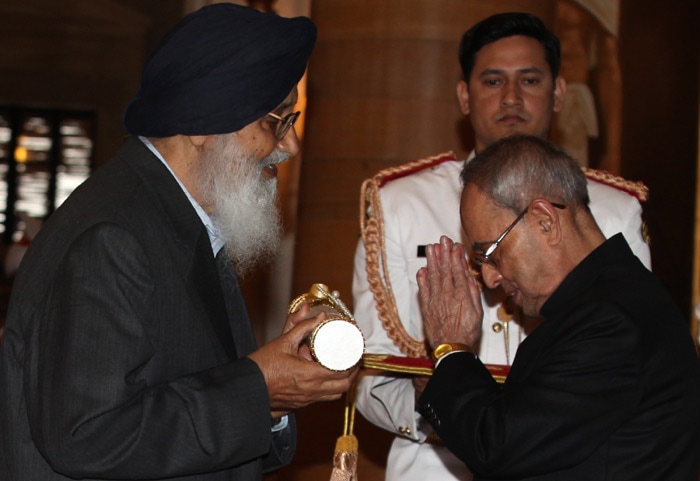 Punjab CM, Prakash Singh Badal, CM Badal, PV Sindhu, Padma awards, Padma awards 2015, Bharat Ratna awards, Padma Shri,LK Advani, Advani, President of India, Pranab Mukherjee, PM Modi, 2015 Padma awards, Padma award photo, Padma bhushan, PAdma Bibhusan, India news, top stories