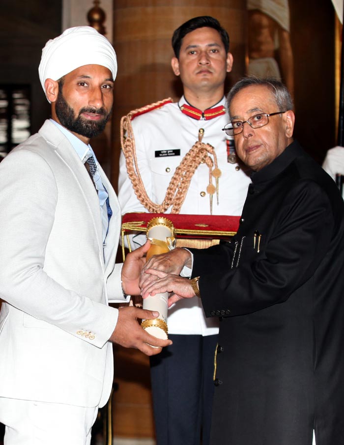 Hockey Captain, Sardar Singh, Hocey Captain Sardar Singh, PV Sindhu, Padma awards, Padma awards 2015, Bharat Ratna awards, Padma Shri,LK Advani, Advani, President of India, Pranab Mukherjee, PM Modi, 2015 Padma awards, Padma award photo, Padma bhushan, PAdma Bibhusan, India news, top stories
