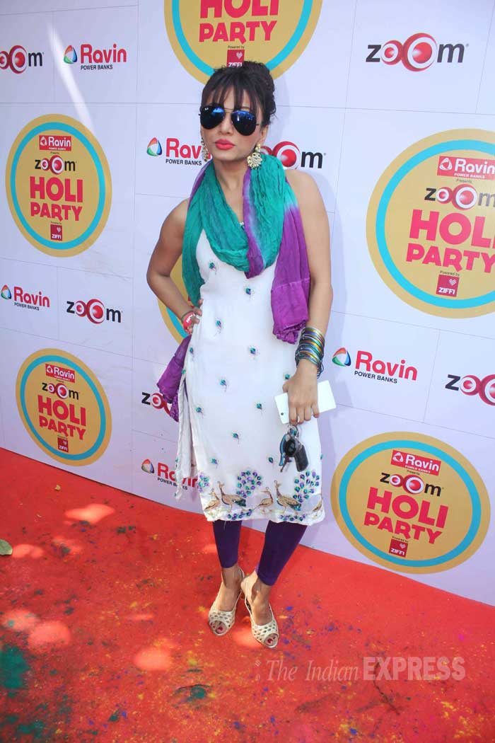 holi, sunny leone, sunny leone holi, poonam pandey, ravi dubey, rithvik dhanjani, sargun mehta, asha negi, deepshikha, sreejita dey, payal rohatgi, rakhi sawant