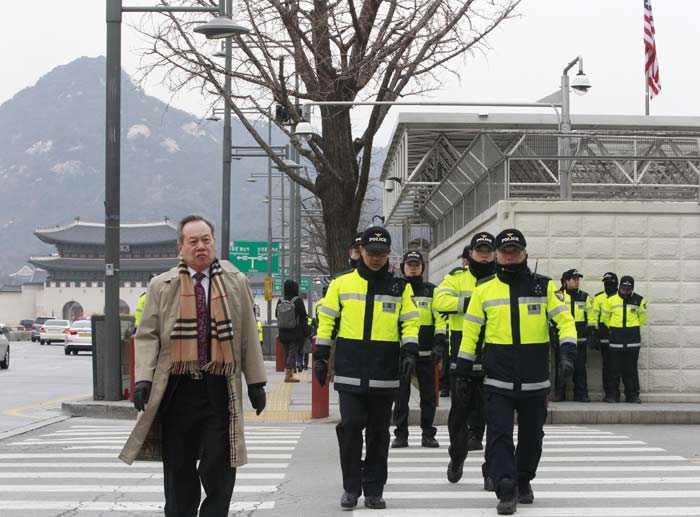 south korea attack, mark lippert attack, US ambassador attack, US envoy attack, US ambassador Mark Lippert, South Korea, south korea Knife attack, south korea news, asia news, world news, picture gallery, indian express