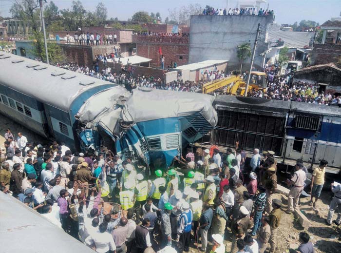 Train accident, Dehradun-Varanasi Janta Express, Bachrawan Railway Station, train derail