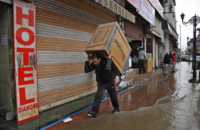 Kashmir flood, Jammu flood, Flashflood in Kashmir, Kashmir weather, Jammu weather, Jhelum river, Flood in Kashmir, Valley flood, Indian Army, flood relief, J&K govt, Jammu and Kashmir, J&K news, India news, National news, top stories