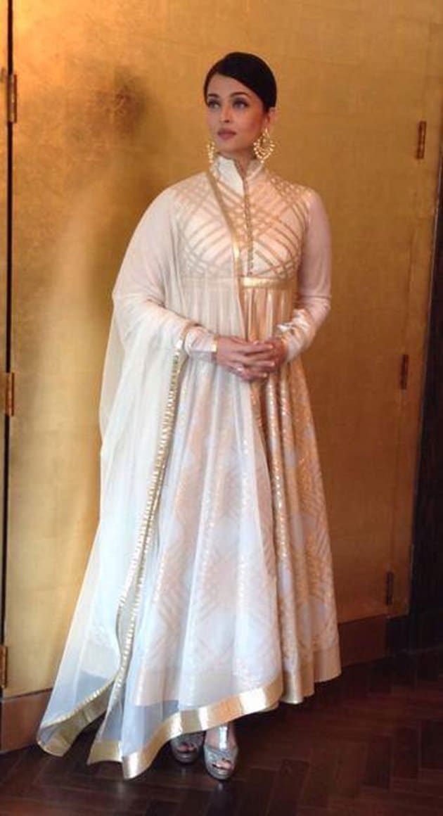 Aishwarya Rai, aishwarya rai bachchan, Amitabh bachchan, aishwarya rai pictures, aishwarya rai news, aishwarya pictures, Aishwarya Rai Bachchan Kalyan Jewellers, Amitabh bachchan Kalyan Jewellers, bollywood, entertainment