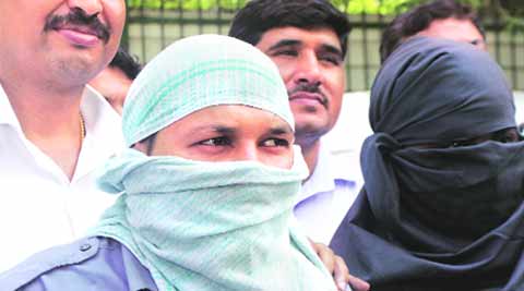 Two arrested for Rs 4-crore diamond theft in Karol Bagh | Delhi News ...