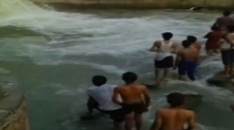VIDEO: Sikh youths use turbans to save eight from drowning