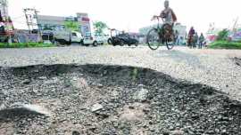 potholes, mumbai road potholes, potholes, mumbai potholes, mumbai roads, bombay high court, mumbai road conditions, mumbai news, india news, indian express