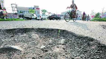 potholes, mumbai road potholes, potholes, mumbai potholes, mumbai roads, bombay high court, mumbai road conditions, mumbai news, india news, indian express