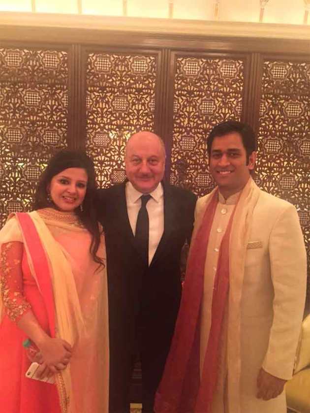 suresh raina, suresh raina wedding, suresh raina wedding pictures, raina wedding pictures, ms dhoni, sakshi dhoni, shikhar dhawan, virender sehwag, mohd kaif, stephen fleming, anupam kher, n srinivasan, akhilesh yadav, raina pictures, dhoni raina pictures