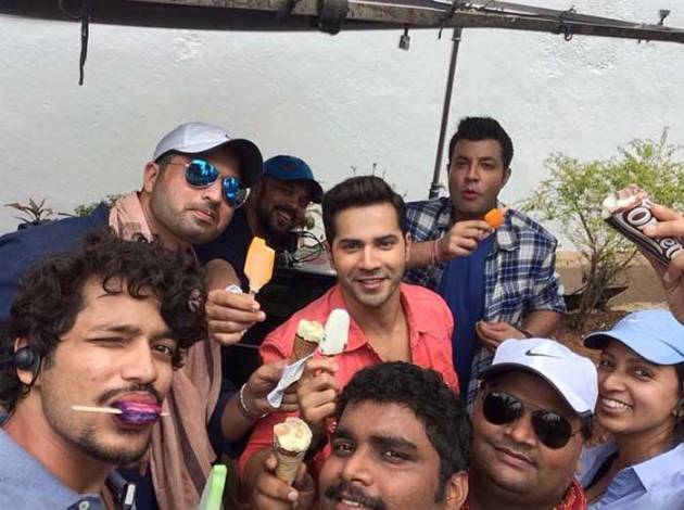 Varun Dhawan Kriti Sanon On The Sets Of ‘dilwale’ Entertainment