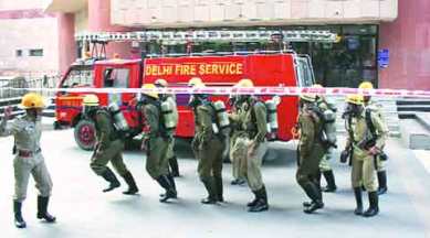 Mumbai fire, Mumbai chawl fire, Mumbai garment shop fire, mumbai news, india news, latest news, indian express