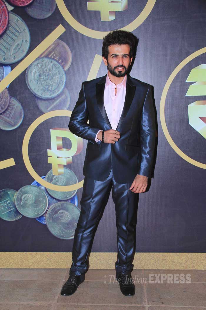 shah rukh khan, shah rukh khan pictures, shah rukh khan films, srk pics, jay bhanushali, ek paheli leela, jay bhanushali leela, farhan akhtar, vikas bahl, jackky bhagnani, isha koppikar