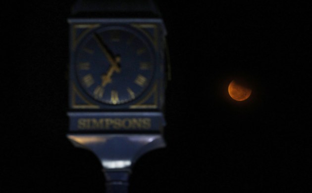 People witness partial lunar eclipse across India ...