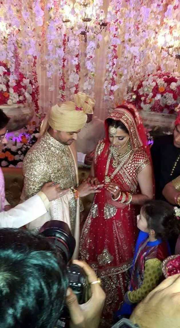 suresh raina, suresh raina wedding, suresh raina wedding pictures, raina wedding pictures, ms dhoni, sakshi dhoni, shikhar dhawan, virender sehwag, mohd kaif, stephen fleming, anupam kher, n srinivasan, akhilesh yadav, raina pictures, dhoni raina pictures