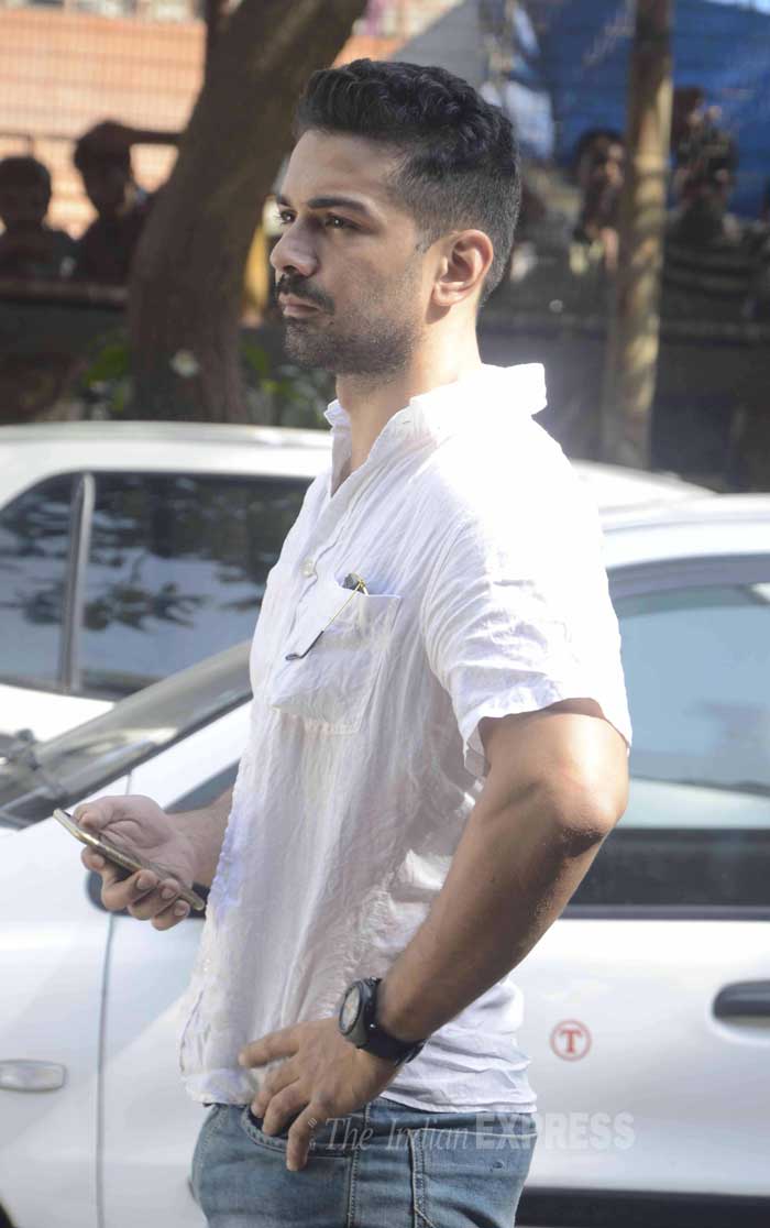 Sudha Shivpuri, sudha shivpuri funeral, kyuki saas bhi kabbhi bahu thi baa, baa, sudha shivpuri death, sudha shivpuri funeral pics, sudha shivpuri demise, Ritu Shivpuri, Komolika Guha Thakurta, Shilpa Saklani, Tasneem Sheikh, Abhinav Shukla, Deepak Qazir, Sumeet Sachdev, Supriya Shukla, Sushant Singh, Tasneem Sheikh, Virendra Saxena