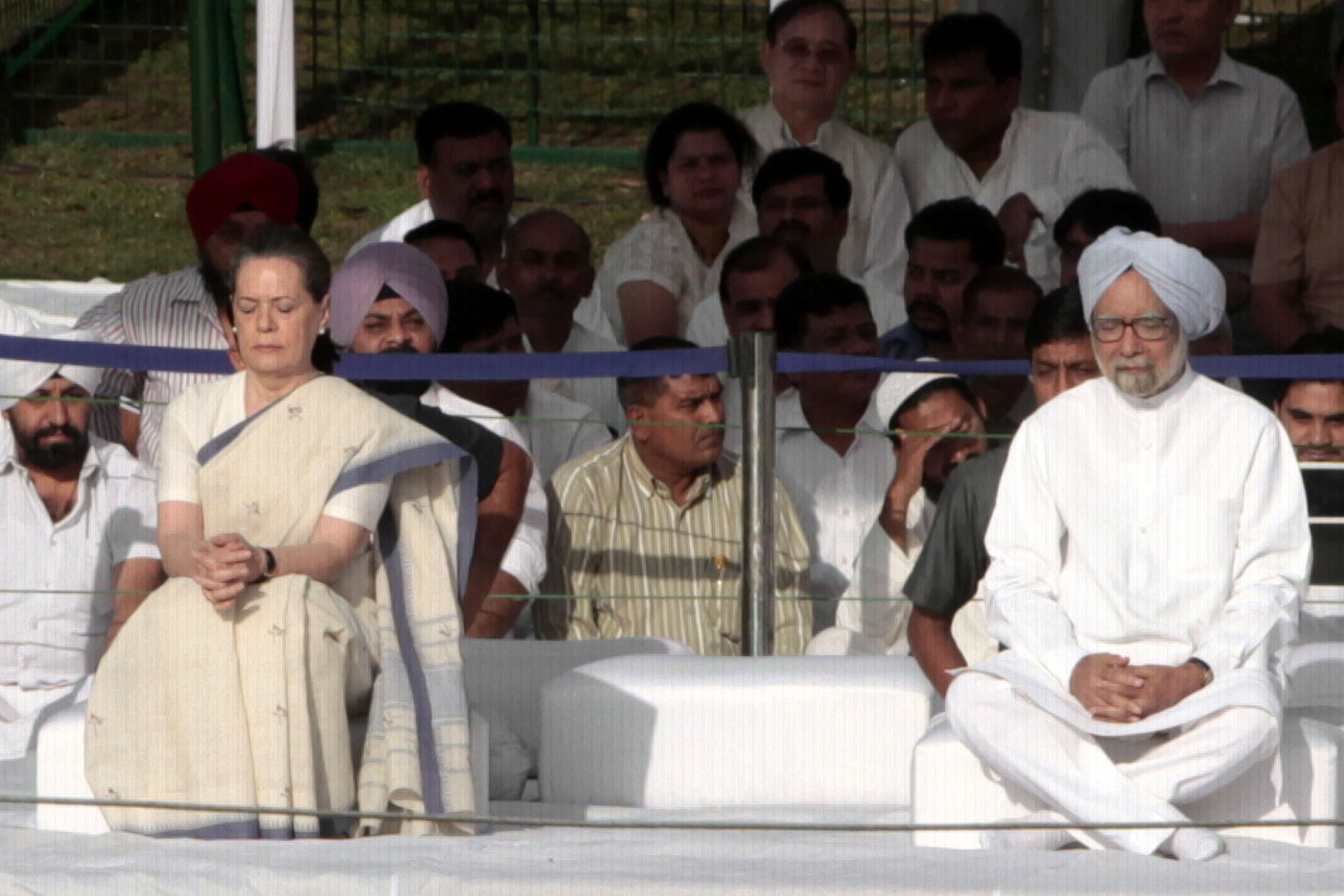 Jawaharlal Nehru, Jawaharlal Nehru death anniversary, Nehru 51st death anniversary, Pranab Mukherjee, Narendra Modi, All India Congress Committee, Congress, Sonia Gandhi, india news, news