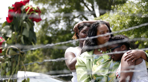 2 Mississippi officers fatally shot; 3 suspects arrested