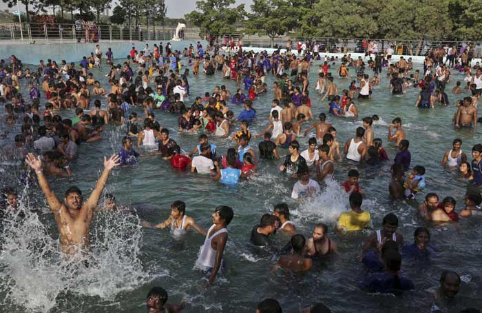 heat wave, india summer, india heat, heat, delhi heat wave, andhra pradesh heat wave, telangana heat wave, heat wave news, heat wave kills, heat wave kills people, heat wave dead, dead heat, heat india dead, death, summer death, summer, india news, india photos, summer photos, heat wave photos