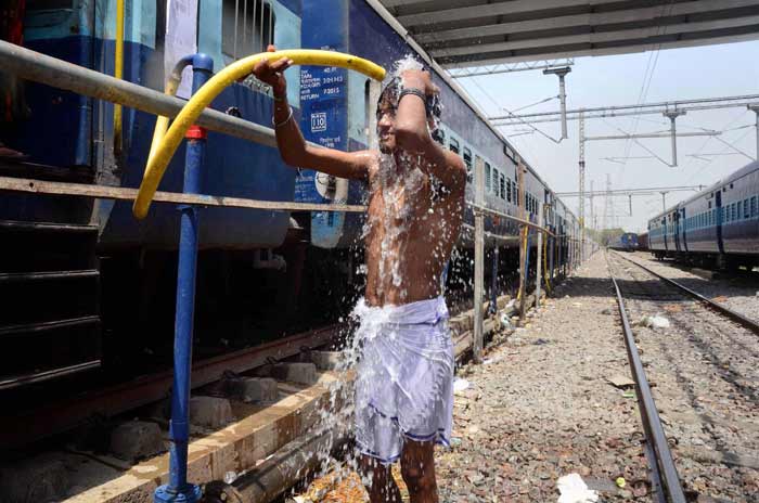 heat wave, india summer, india heat, heat, delhi heat wave, andhra pradesh heat wave, telangana heat wave, heat wave news, heat wave kills, heat wave kills people, heat wave dead, dead heat, heat india dead, death, summer death, summer, india news, india photos, summer photos, heat wave photos