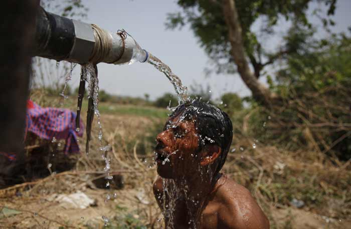 heat wave, india summer, india heat, heat, delhi heat wave, andhra pradesh heat wave, telangana heat wave, heat wave news, heat wave kills, heat wave kills people, heat wave dead, dead heat, heat india dead, death, summer death, summer, india news, india photos, summer photos, heat wave photos