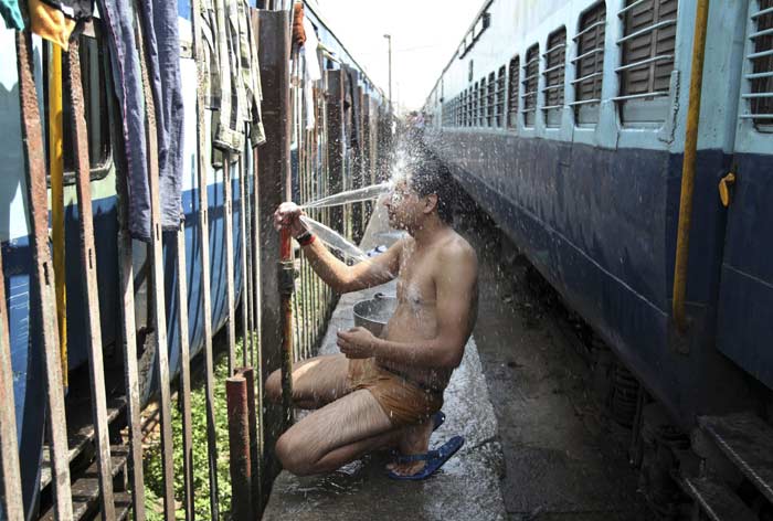 Heat wave, india heat wave, andra pradesh heat wave, tamil nadu heat wave, delhi heat wave, jammu heat wave, kolkata heat wave, india summers, Respite from summer, india news, india summer pictures, summer pictures, picture gallery, indian express picture gallery