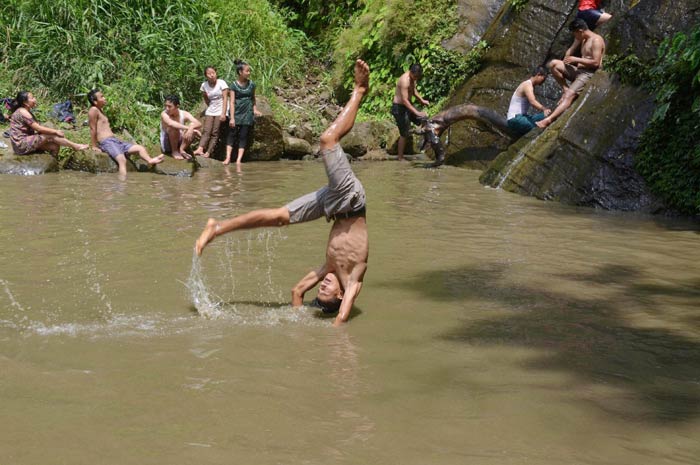 Heat wave, india heat wave, andra pradesh heat wave, tamil nadu heat wave, delhi heat wave, jammu heat wave, kolkata heat wave, india summers, Respite from summer, india news, india summer pictures, summer pictures, picture gallery, indian express picture gallery