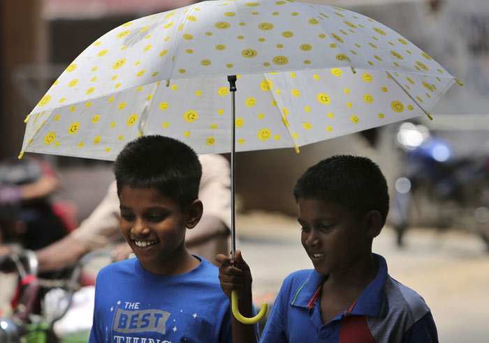 Heat wave, india heat wave, andra pradesh heat wave, tamil nadu heat wave, delhi heat wave, jammu heat wave, kolkata heat wave, india summers, Respite from summer, india news, india summer pictures, summer pictures, picture gallery, indian express picture gallery