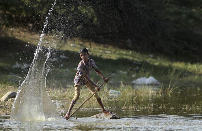 Heat wave, india heat wave, andra pradesh heat wave, tamil nadu heat wave, delhi heat wave, jammu heat wave, kolkata heat wave, india summers, Respite from summer, india news, india summer pictures, summer pictures, picture gallery, indian express picture gallery