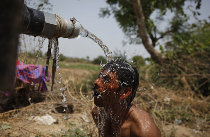 Heat wave, india heat wave, andra pradesh heat wave, tamil nadu heat wave, delhi heat wave, jammu heat wave, kolkata heat wave, india summers, Respite from summer, india news, india summer pictures, summer pictures, picture gallery, indian express picture gallery