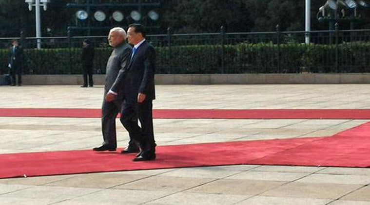 Official welcome for PM Modi by Premier Li Keqiang at the Great Hall of People (Image courtesy: Twitter/@MEAIndia)
