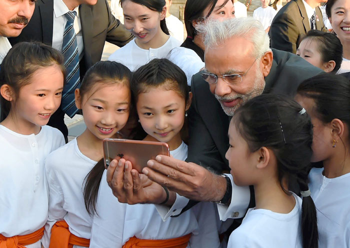 Narendra Modi, Narendra Modi in China, Modi in China, Modi selfie, Modi Keqiang selfie, Modi China selfie, Modi selfie diplomacy, Narendra Modi Keqiang, Modi in Beijing