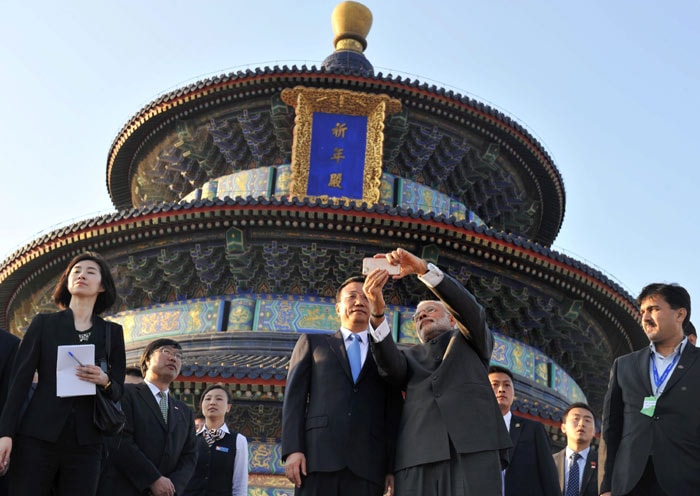 Narendra Modi, Narendra Modi in China, Modi in China, Modi selfie, Modi Keqiang selfie, Modi China selfie, Modi selfie diplomacy, Narendra Modi Keqiang, Modi in Beijing
