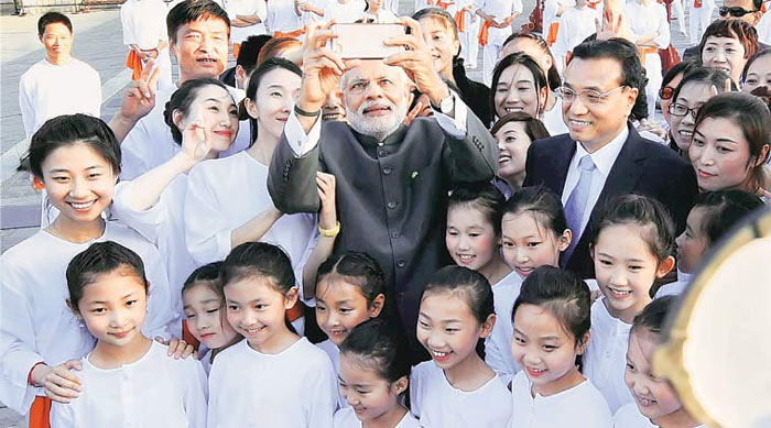 Narendra Modi, Narendra Modi in China, Modi in China, Modi selfie, Modi Keqiang selfie, Modi China selfie, Modi selfie diplomacy, Narendra Modi Keqiang, Modi in Beijing