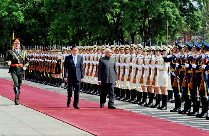 Narendra Modi, Modi China visit, Modi visits China, Li Keqiang, Modi Li Keqiang, Modi meets Li Keqiang, India-China Forum, Modi Beijing, Modi China visit, World news