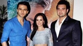 evelyn sharma, Mahaakshay Chakraborty, Mohit Dutta, ishqedarriyaan, mohit parallel role ishqedarriyaan, mohit ishqedarriyaan role, mithun chakraborty chariot films, mohit dutta movie, mohit mahaakshay ishqedarriyaan, mohit dutta mahaakshay chakraborty, mohit dutta important role ishqedarriyaan, mohit dutta debut film, mohit debut ishqedarriyaan, mohit dutta as arjun, arjun mimoh ishqedarriyaan, mohit passionate singer, bollywood news, entertainment news