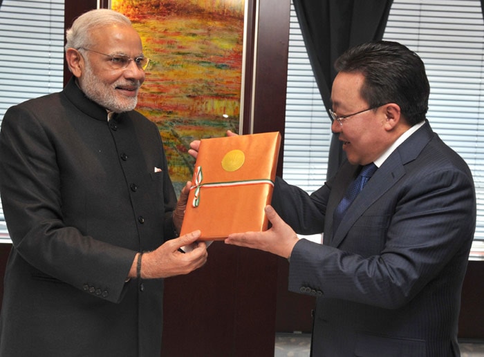 Modi in Mangolia, Narendra Modi, PM Modi, PM Modi in Mongolia, India Mongolia, Mongolian PM, PM Chimed Saikhanbileg, Modi Saikhanbileg, Saikhanbileg Modi meeting, Modi news, India news, Mongolia news, world news
