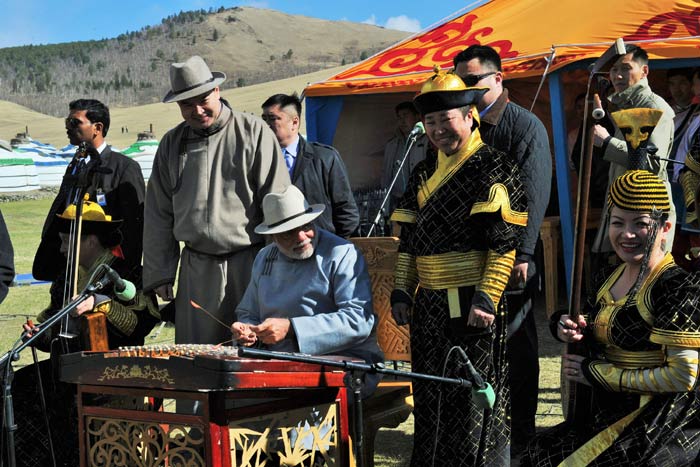 Modi in Mangolia, Narendra Modi, PM Modi, PM Modi in Mongolia, India Mongolia, Mongolian PM, PM Chimed Saikhanbileg, Modi Saikhanbileg, Saikhanbileg Modi meeting, Modi news, India news, Mongolia news, world news