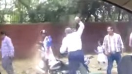 delhi police, delhi traffic police, traffic police attack woman, traffic police brick attack, delhi police brick attack, delhi news, india news