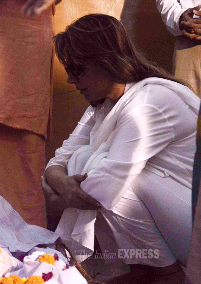 Sudha Shivpuri, sudha shivpuri funeral, kyuki saas bhi kabbhi bahu thi baa, baa, sudha shivpuri death, sudha shivpuri funeral pics, sudha shivpuri demise, Ritu Shivpuri, Komolika Guha Thakurta, Shilpa Saklani, Tasneem Sheikh, Abhinav Shukla, Deepak Qazir, Sumeet Sachdev, Supriya Shukla, Sushant Singh, Tasneem Sheikh, Virendra Saxena
